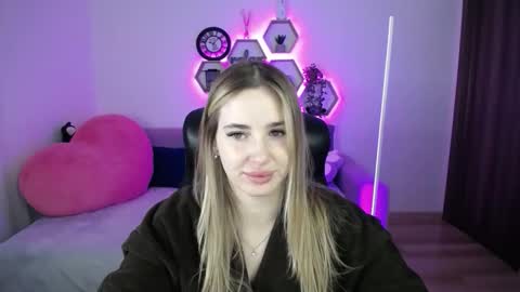 Snapshot of sabrinviolet chatting on February 8, 2026, 9:02 am Sabrina Violet online show from February 8, 2026, 9:02 am