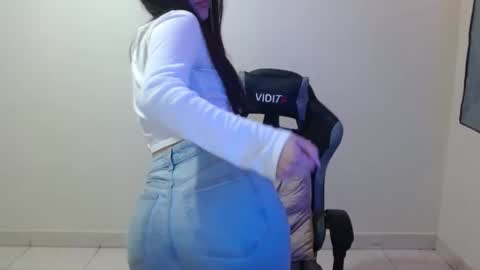 Sahaliefox  online show from October 19, 2025, 6:41 pm