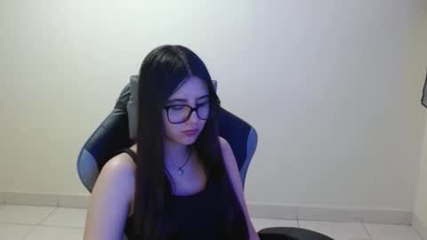 Sahaliefox  online show from November 28, 2025, 9:39 pm