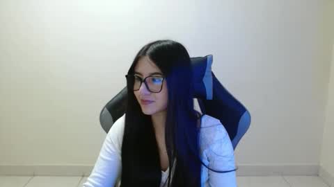 Sahaliefox  online show from January 5, 2026, 7:17 pm