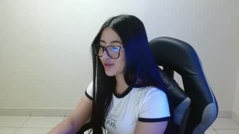 Sahaliefox  online show from April 15, 2026, 9:04 pm