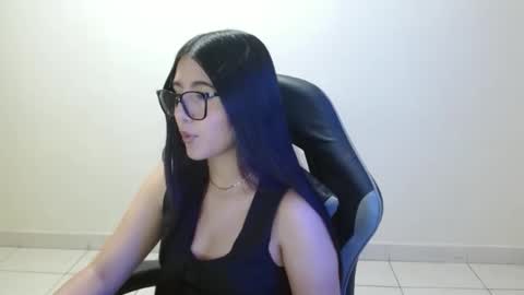 Sahaliefox  online show from April 20, 2026, 5:05 pm