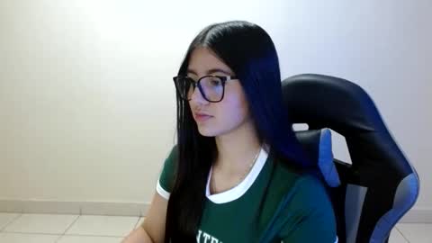 Sahaliefox  online show from May 29, 2026, 10:08 pm