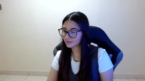 Snapshot of sahaliefox_ chatting on July 18, 2026, 5:17 pm Sahaliefox online show from July 18, 2026, 5:17 pm