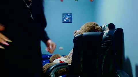 Karina online show from April 8, 2026, 2:11 am