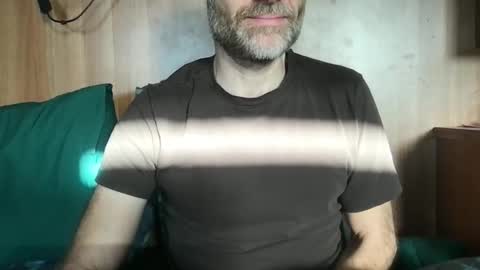 Snapshot of saint009 chatting on November 17, 2025, 11:27 am saint009 online show from November 17, 2025, 11:27 am