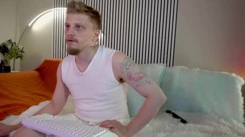 Snapshot of saint__vicious chatting on October 1, 2025, 8:26 pm saint__vicious online show from October 1, 2025, 8:26 pm