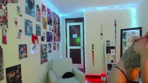 sakura_of online show from October 2, 2025, 1:51 pm