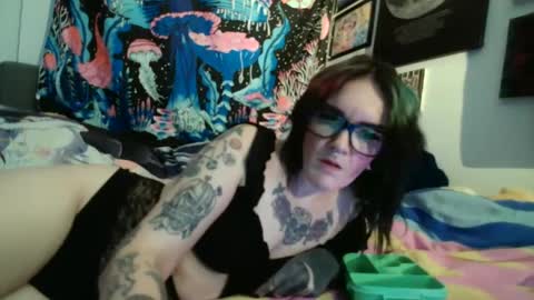 salemsslut online show from December 12, 2024, 6:10 pm