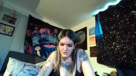 salemsslut online show from December 22, 2024, 3:44 pm