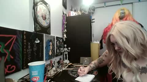 salemsslut online show from January 10, 2025, 2:55 pm