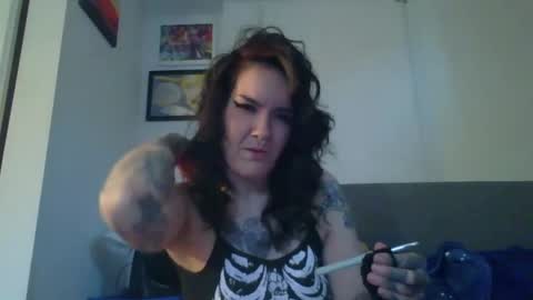 salemsslut online show from January 24, 2025, 3:02 pm