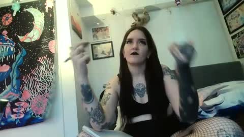 salemsslut online show from February 21, 2025, 3:10 pm