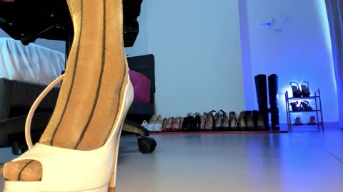 Snapshot of sali_g chatting on October 12, 2025, 3:22 pm Sali G online show from October 12, 2025, 3:22 pm