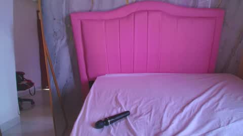 salma_27 online show from October 4, 2025, 2:26 pm