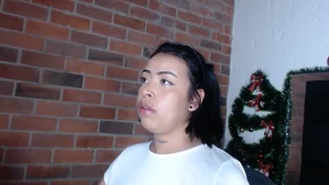 Snapshot of salome__palmer chatting on December 19, 2024, 1:28 am online show from December 19, 2024, 1:28 am