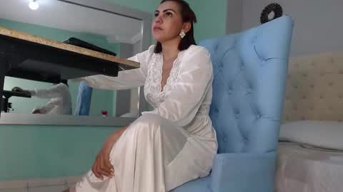 Snapshot of salome_aguilar chatting on September 17, 2025, 1:02 pm Isabel online show from September 17, 2025, 1:02 pm