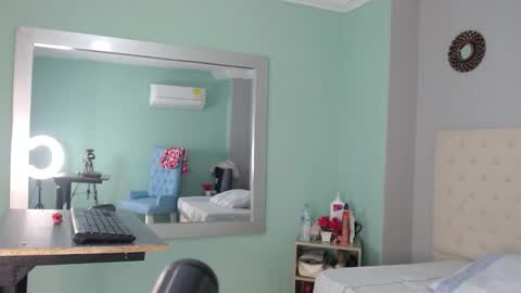 Snapshot of salome_aguilar chatting on September 20, 2025, 1:01 pm Isabel online show from September 20, 2025, 1:01 pm