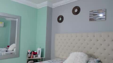 Snapshot of salome_aguilar chatting on October 7, 2025, 12:35 pm Isabel online show from October 7, 2025, 12:35 pm