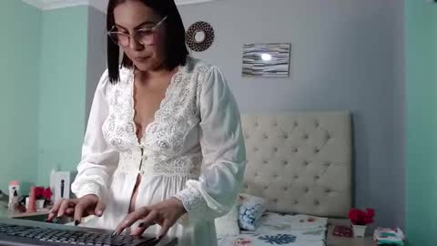 Snapshot of salome_aguilar chatting on October 8, 2025, 12:47 pm Isabel online show from October 8, 2025, 12:47 pm