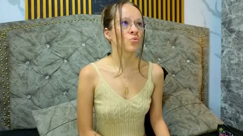 salome_cruxx online show from April 7, 2026, 11:43 am