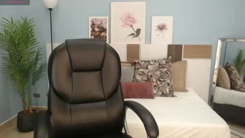 salome_veles online show from June 24, 2026, 7:57 pm