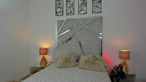 salomedyla online show from December 3, 2024, 11:35 pm