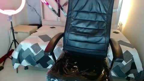 salomemilf202 online show from October 4, 2025, 3:37 am