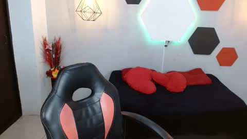 martina online show from December 25, 2024, 4:12 am