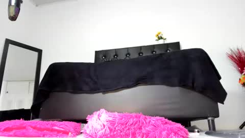 martina online show from June 25, 2026, 5:07 am