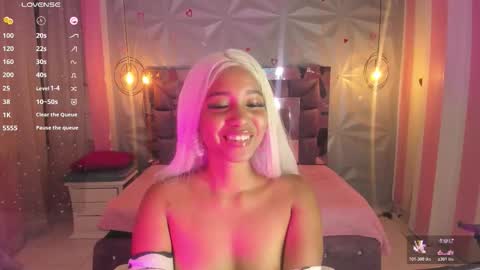 saloome_collins online show from November 6, 2025, 4:57 am