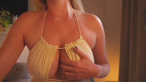 IsaBella-  online show from March 20, 2026, 1:27 pm