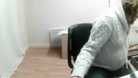 Snapshot of saltimbanquier chatting on February 10, 2025, 7:36 am Saltimbanquier Salt ou Banquier online show from February 10, 2025, 7:36 am