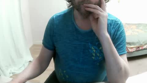 Snapshot of saltimbanquier chatting on February 14, 2025, 3:58 pm Saltimbanquier Salt ou Banquier online show from February 14, 2025, 3:58 pm