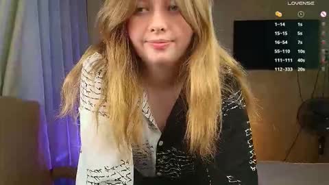 Snapshot of salut_love chatting on October 17, 2025, 3:58 pm Ruby online show from October 17, 2025, 3:58 pm