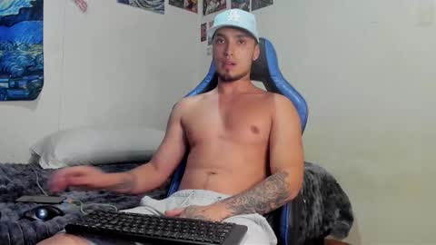 Snapshot of salvatore_dereck chatting on October 27, 2025, 1:09 am online show from October 27, 2025, 1:09 am