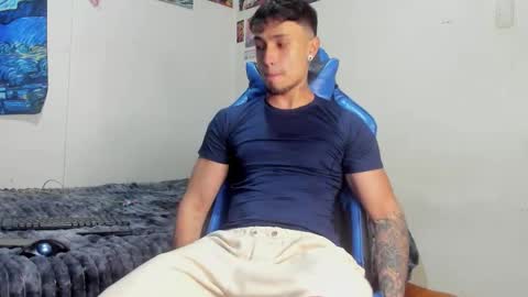 Snapshot of salvatore_dereck chatting on November 20, 2025, 1:28 am online show from November 20, 2025, 1:28 am