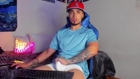 Snapshot of salvatore_dereck chatting on November 27, 2025, 1:29 am online show from November 27, 2025, 1:29 am