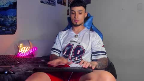 Snapshot of salvatore_dereck chatting on November 28, 2025, 1:30 am online show from November 28, 2025, 1:30 am