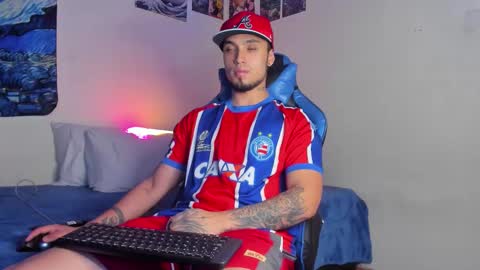 Snapshot of salvatore_dereck chatting on December 19, 2025, 1:34 am online show from December 19, 2025, 1:34 am