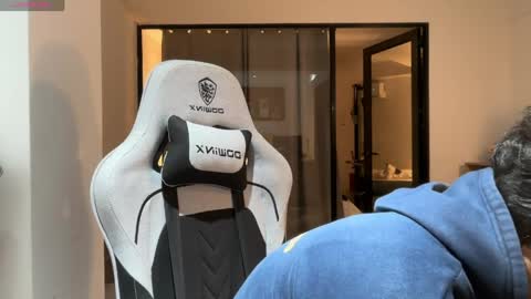 salvatore_montt online show from June 5, 2026, 6:52 am