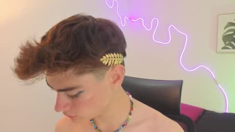 Sam Clark online show from November 7, 2025, 3:17 am