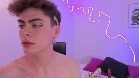 Sam Clark online show from November 18, 2025, 3:23 am