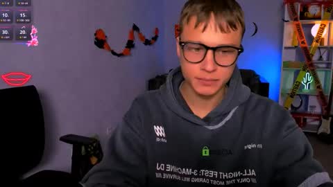 Sam online show from October 21, 2025, 7:36 pm