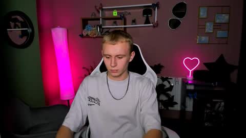 Sam online show from November 30, 2025, 8:13 pm