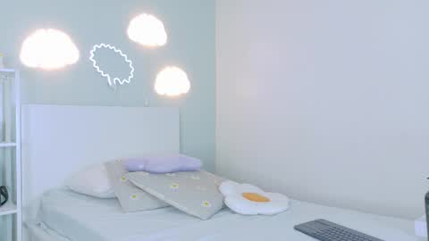   online show from December 15, 2025, 11:36 am