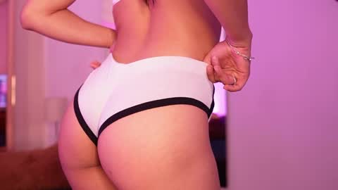 samantavazquez online show from April 14, 2026, 12:00 pm