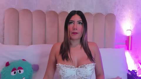 Samantha  online show from February 16, 2025, 5:04 am