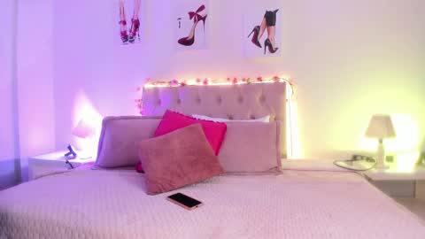 Snapshot of samantha_spike chatting on May 19, 2026, 8:04 pm Samantha online show from May 19, 2026, 8:04 pm