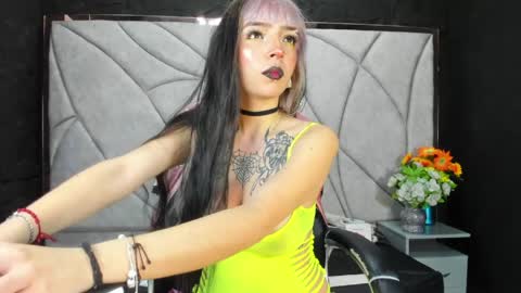 Samantha Smitth online show from April 9, 2026, 4:01 am